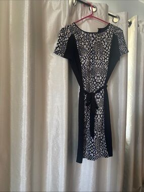 Black and White Patterned Short Sleeve Sheath Dress with Tie Waist